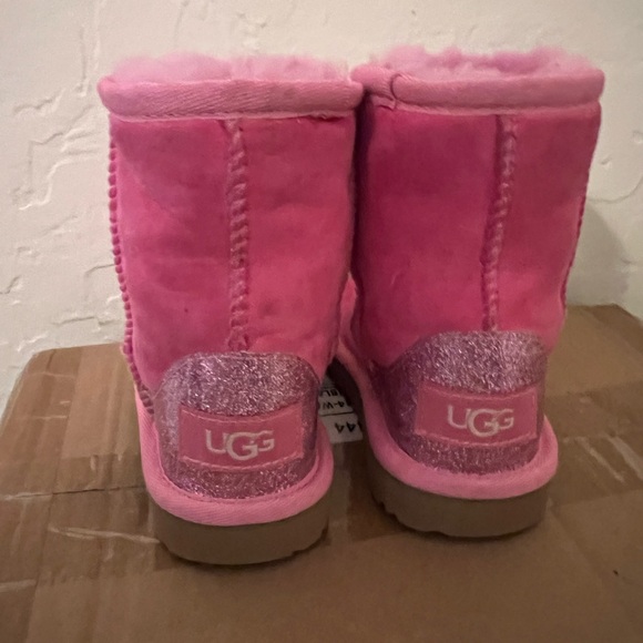 Toddler Girl Uggs - Picture 4 of 7